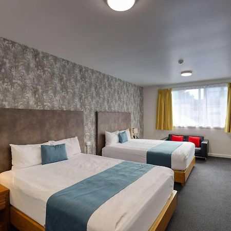 Ramada By Wyndham, Hamilton City Center Esterno foto