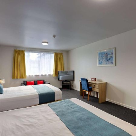 Ramada By Wyndham, Hamilton City Center Esterno foto