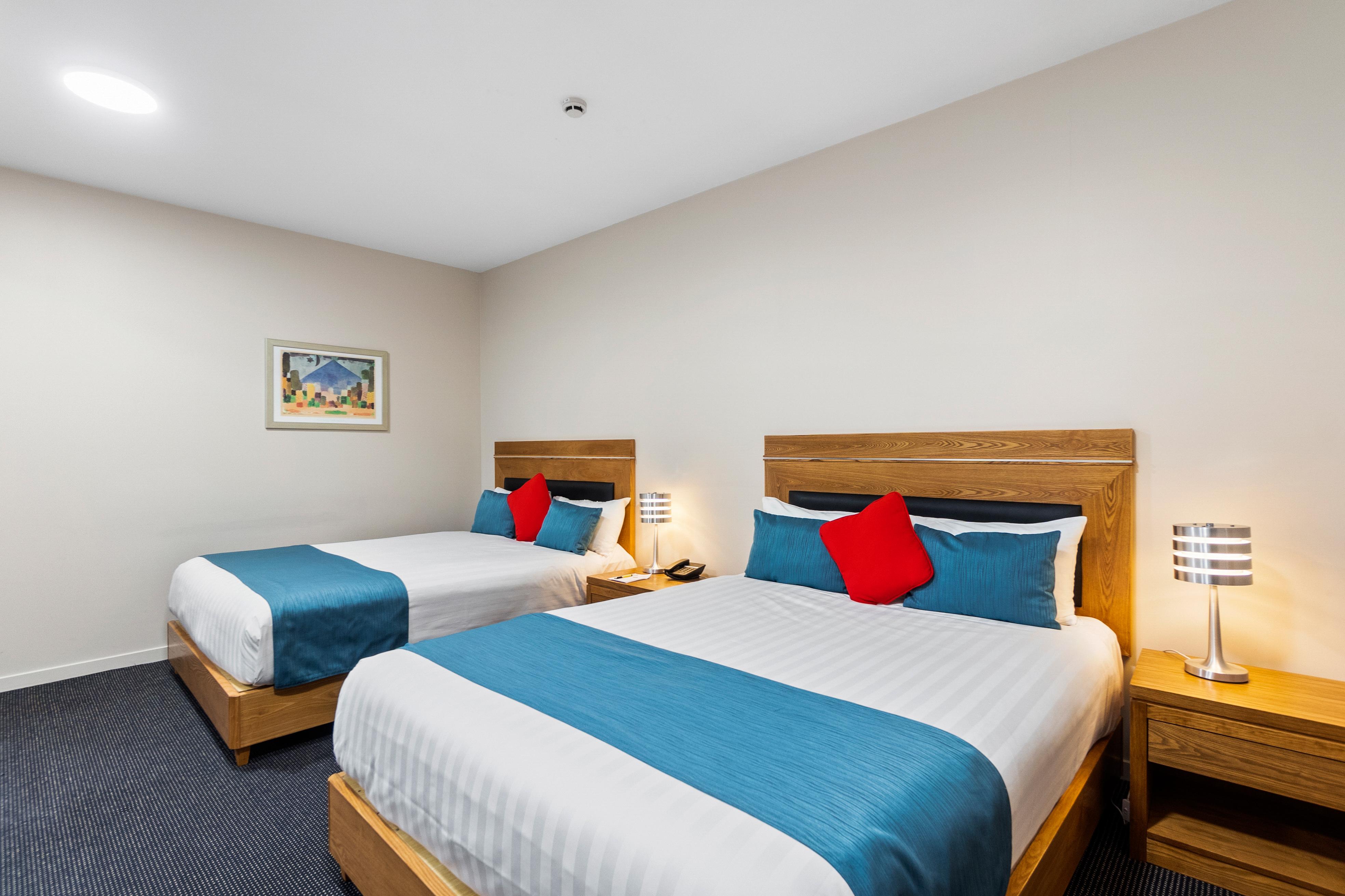 Ramada By Wyndham, Hamilton City Center Esterno foto