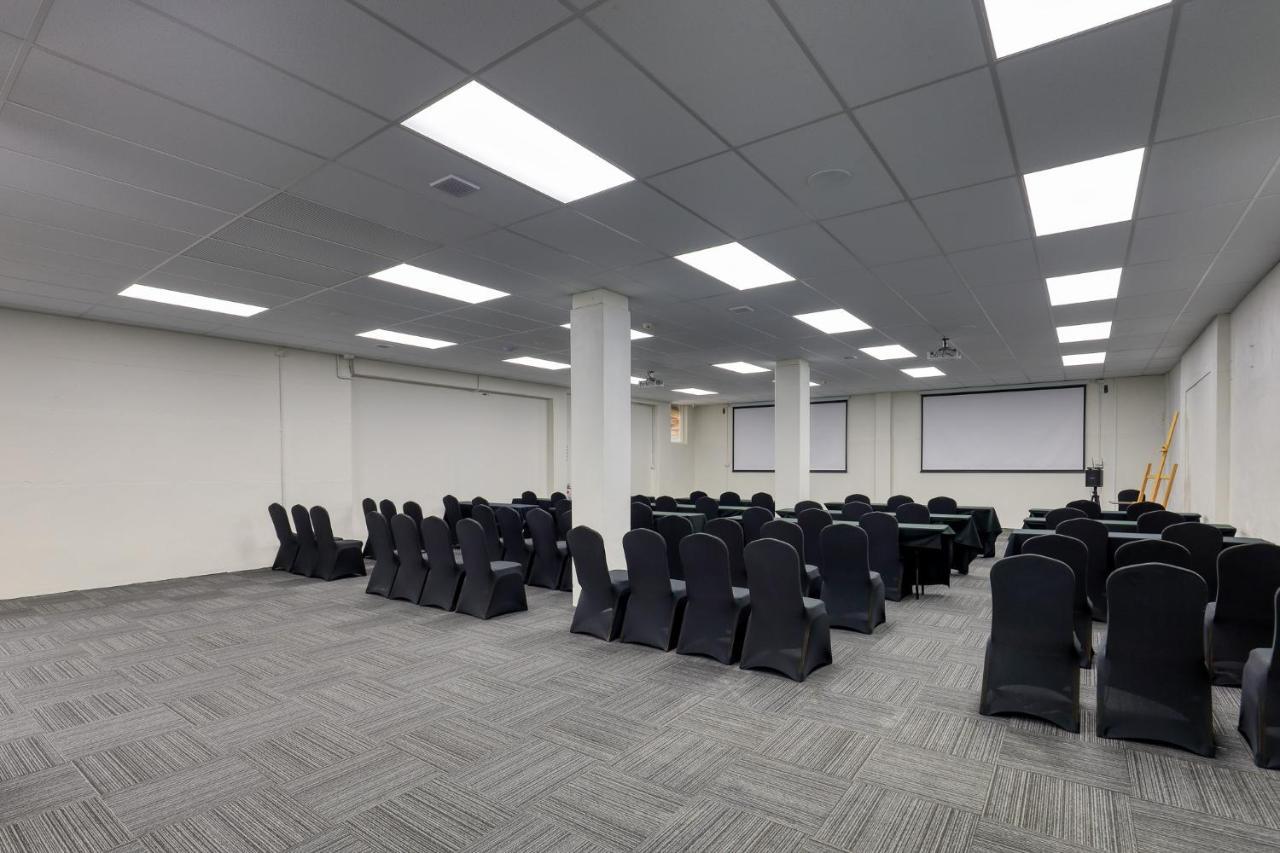 Ramada By Wyndham, Hamilton City Center Esterno foto
