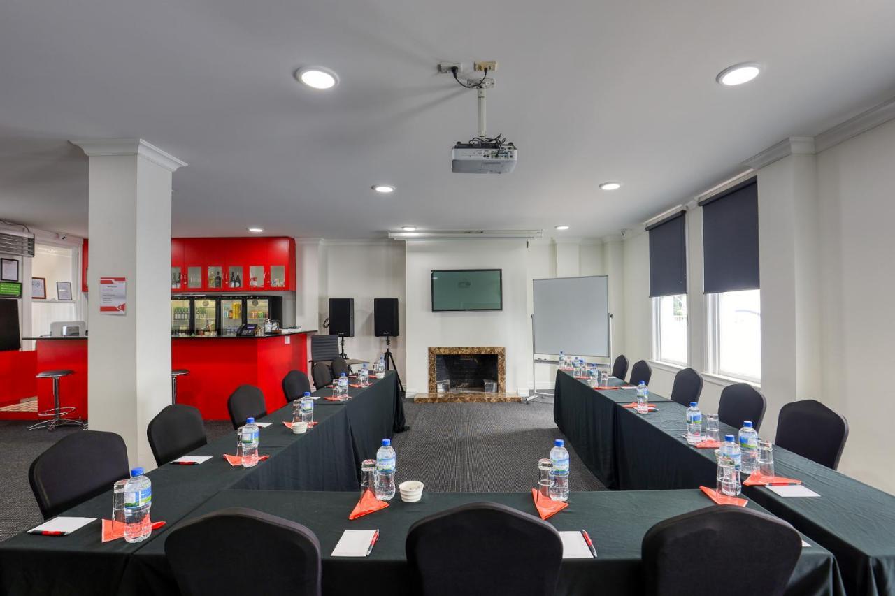 Ramada By Wyndham, Hamilton City Center Esterno foto