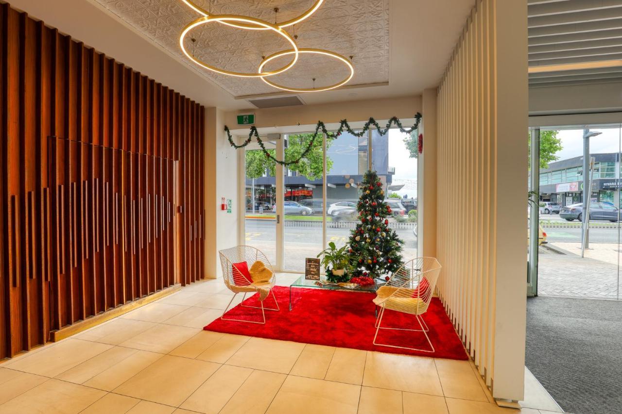 Ramada By Wyndham, Hamilton City Center Esterno foto