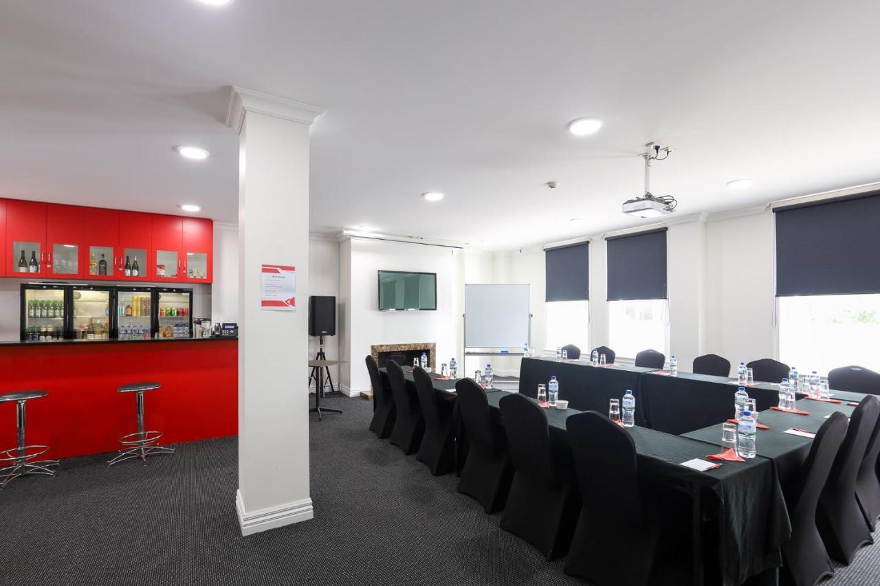 Ramada By Wyndham, Hamilton City Center Esterno foto