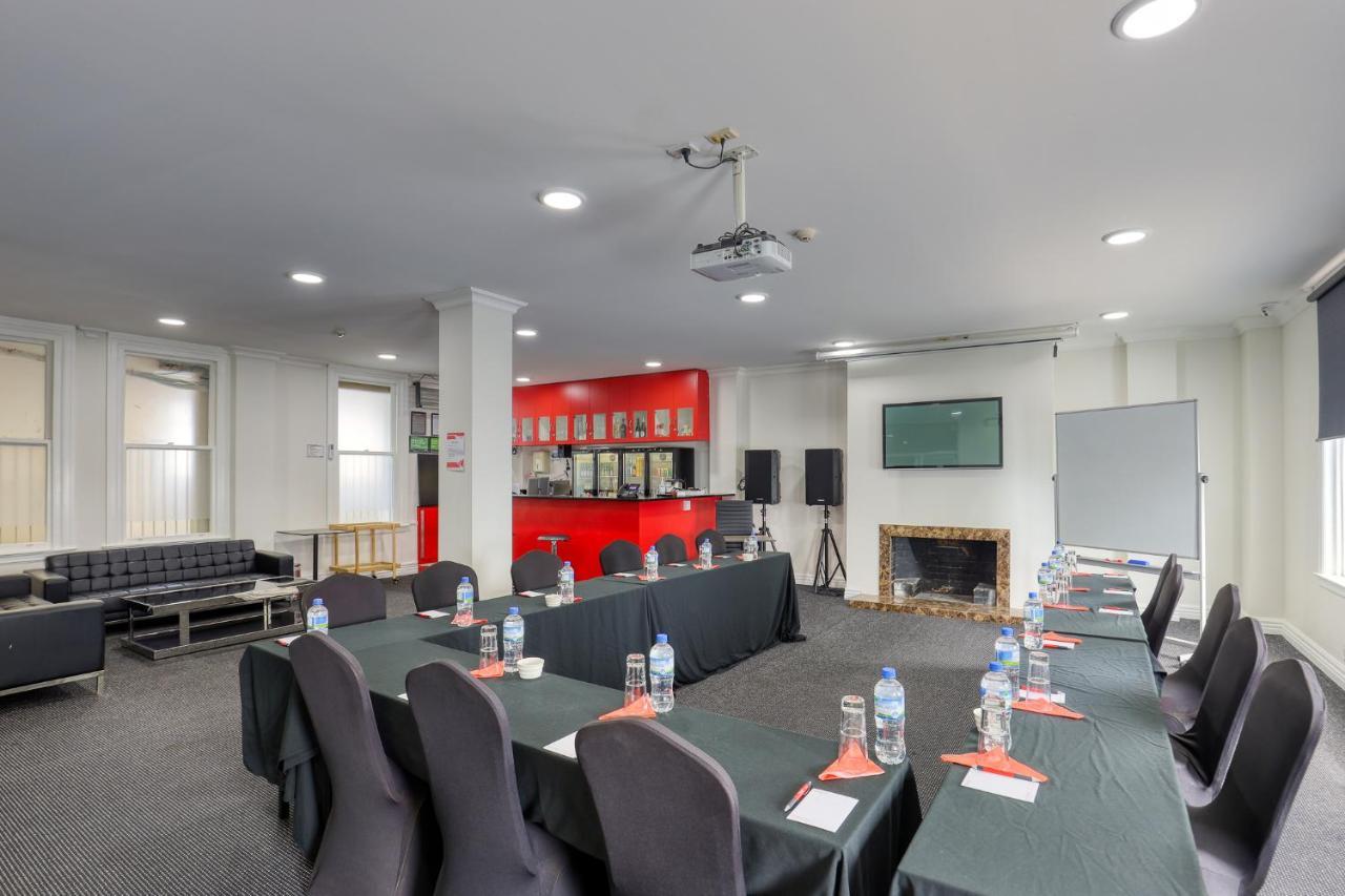 Ramada By Wyndham, Hamilton City Center Esterno foto