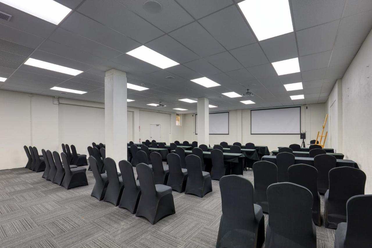 Ramada By Wyndham, Hamilton City Center Esterno foto