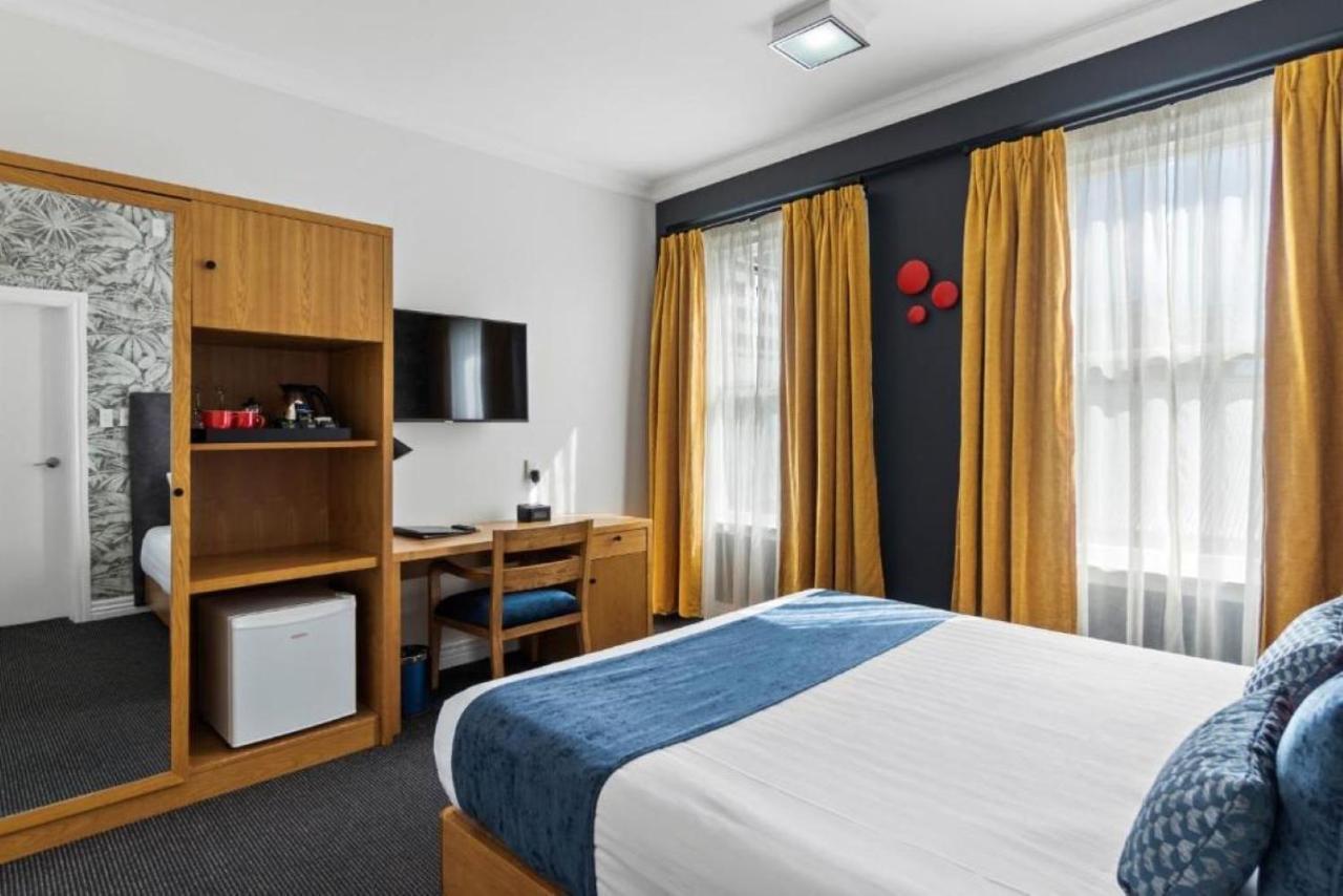 Ramada By Wyndham, Hamilton City Center Esterno foto