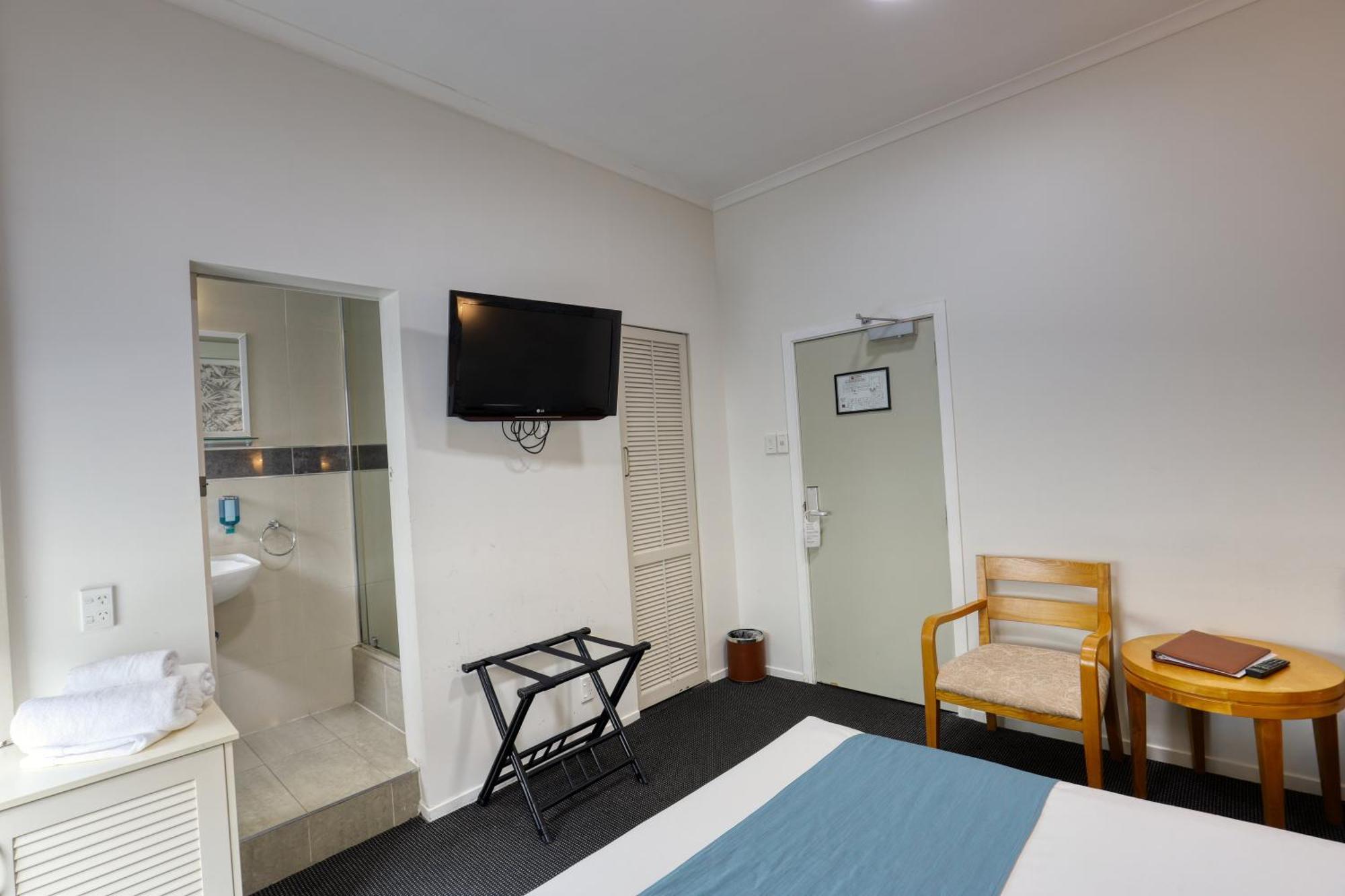 Ramada By Wyndham, Hamilton City Center Esterno foto
