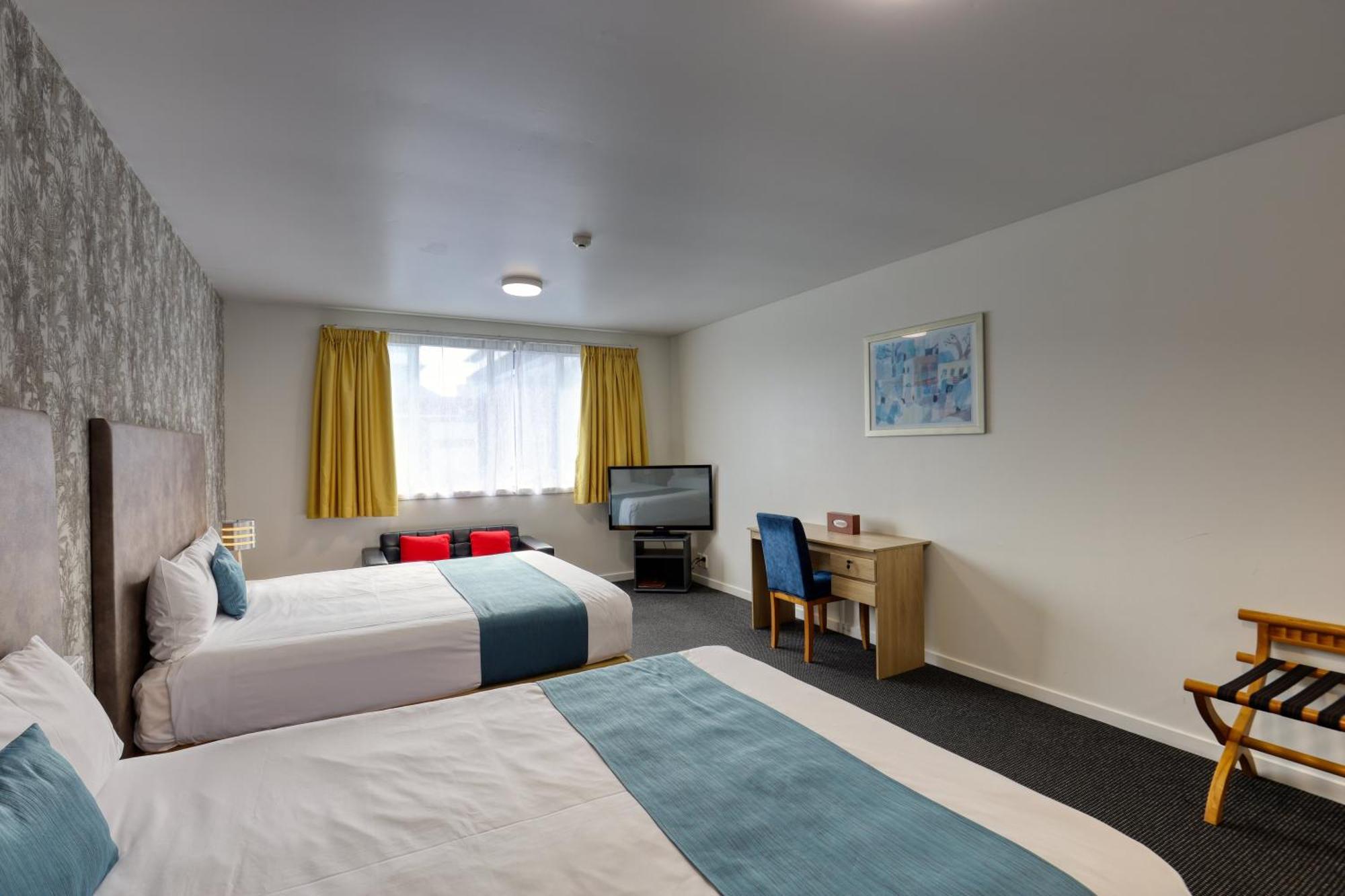 Ramada By Wyndham, Hamilton City Center Esterno foto
