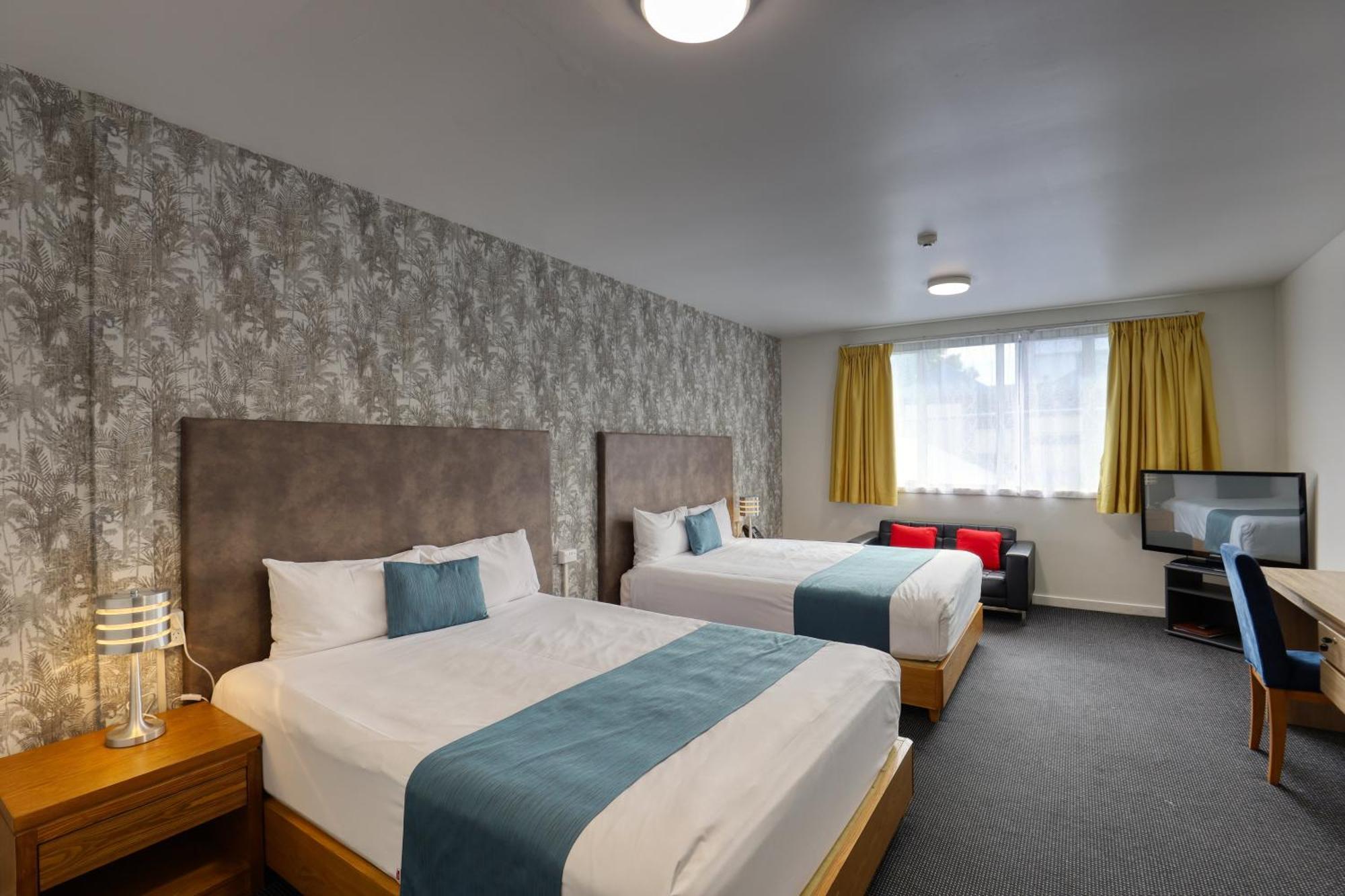 Ramada By Wyndham, Hamilton City Center Esterno foto