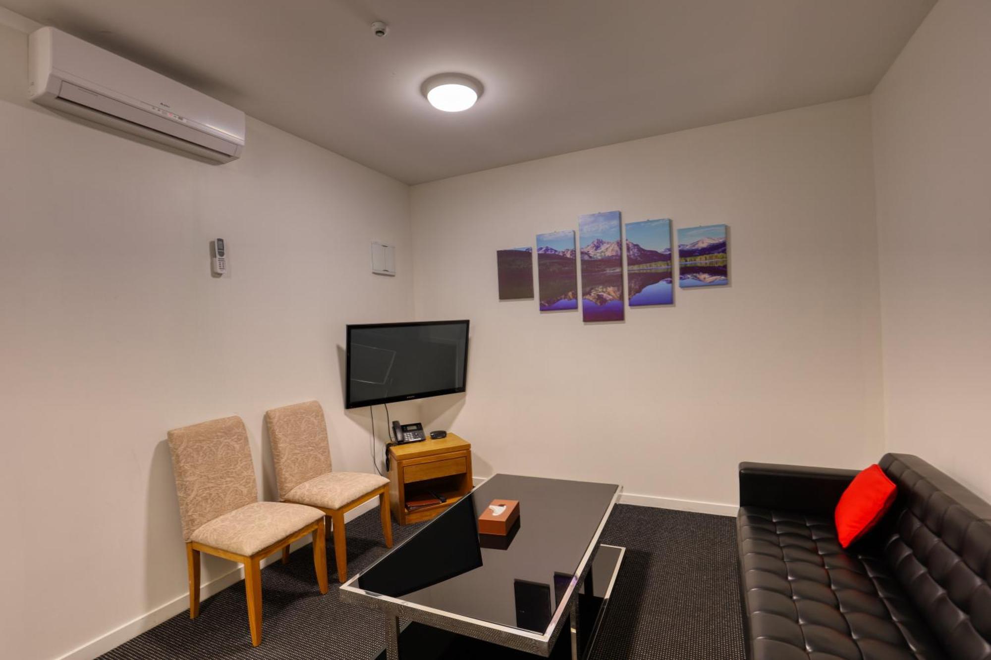 Ramada By Wyndham, Hamilton City Center Esterno foto