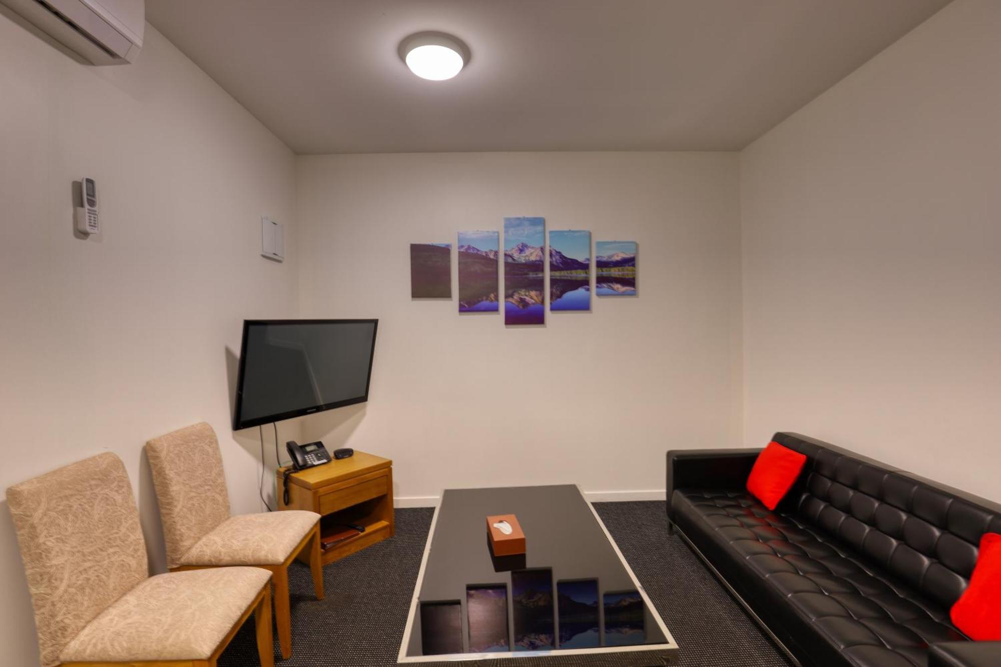 Ramada By Wyndham, Hamilton City Center Esterno foto