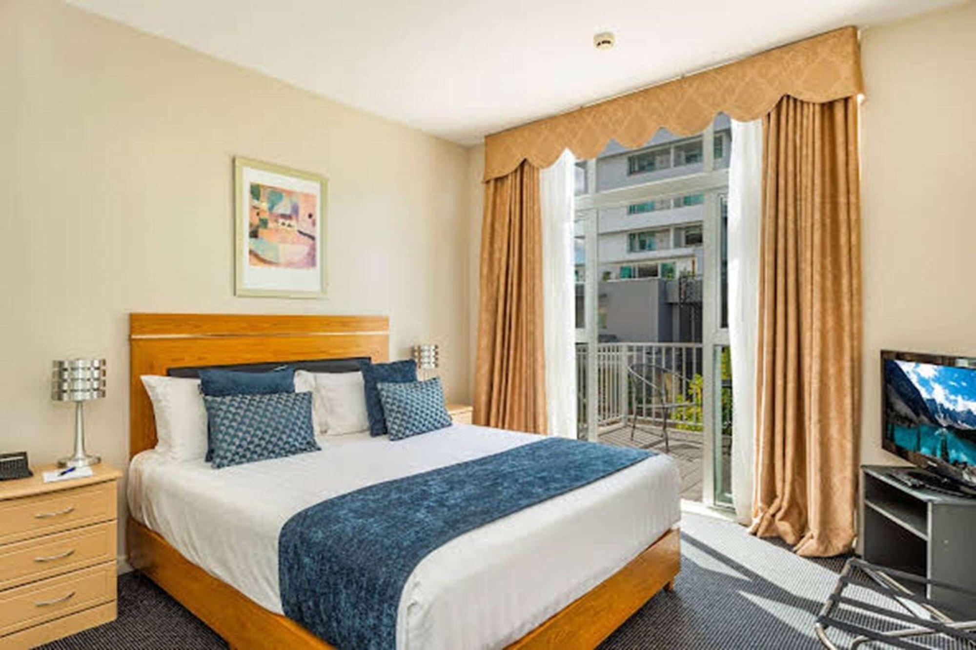 Ramada By Wyndham, Hamilton City Center Esterno foto