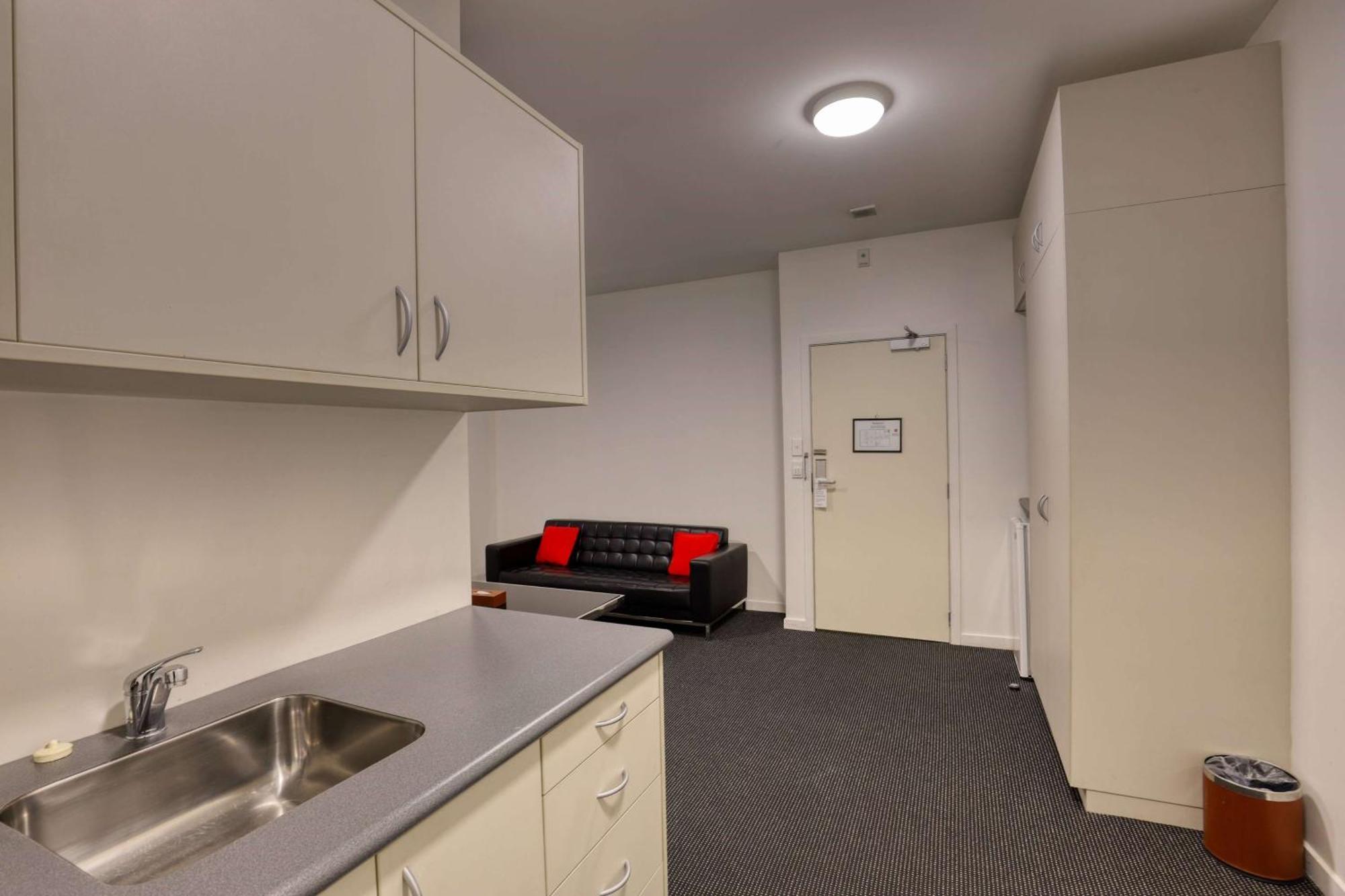 Ramada By Wyndham, Hamilton City Center Esterno foto