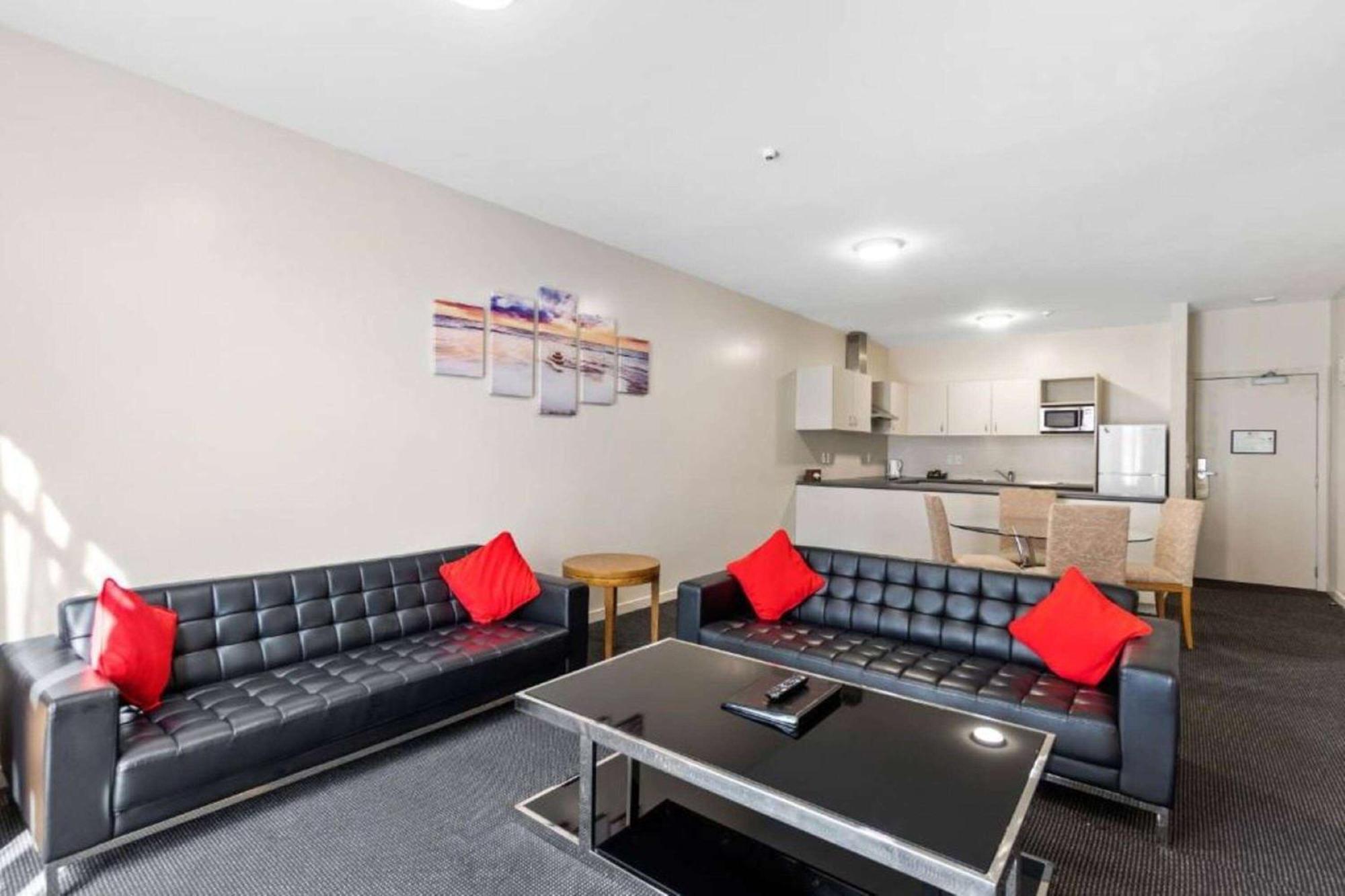 Ramada By Wyndham, Hamilton City Center Esterno foto