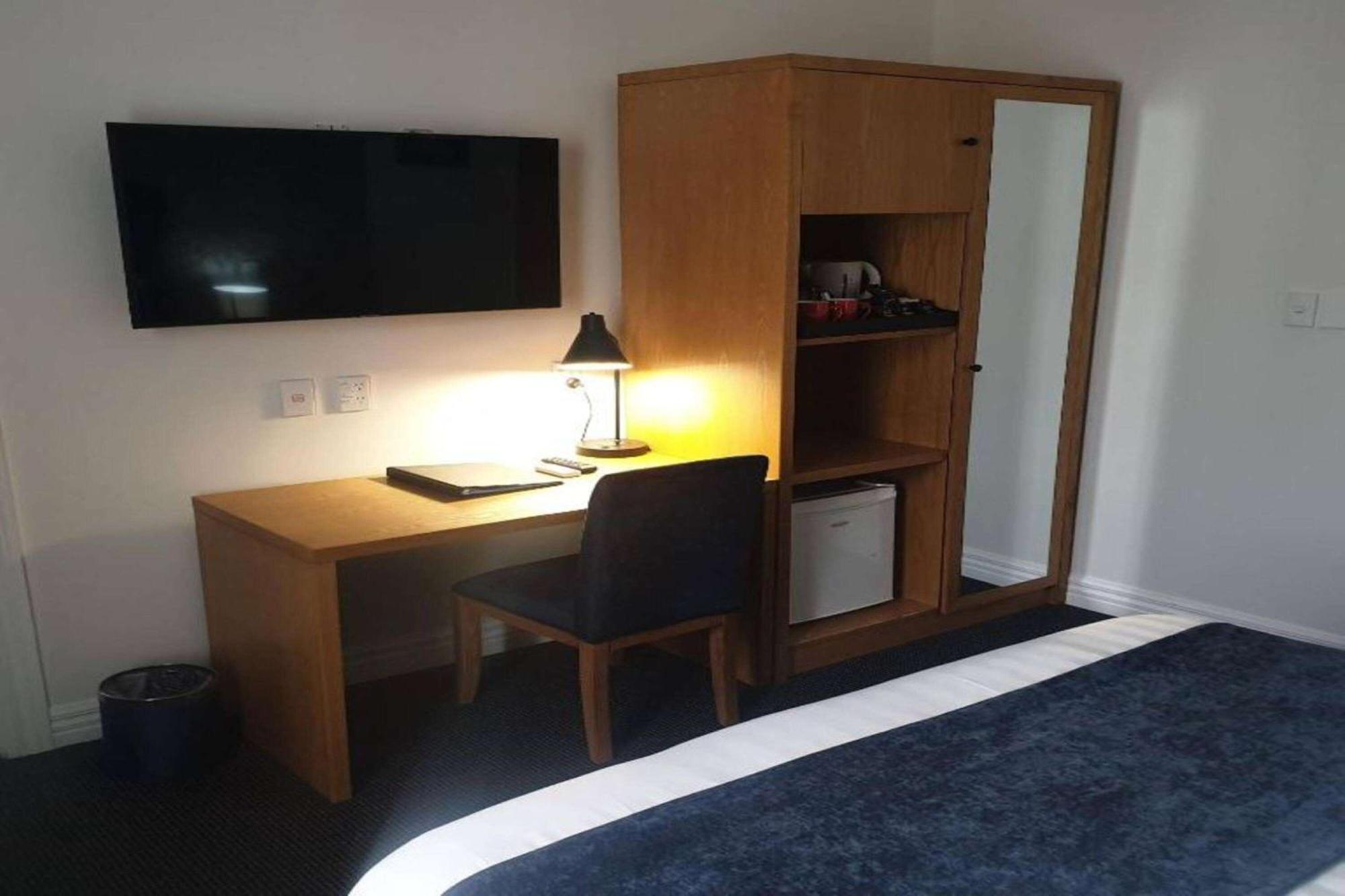 Ramada By Wyndham, Hamilton City Center Esterno foto