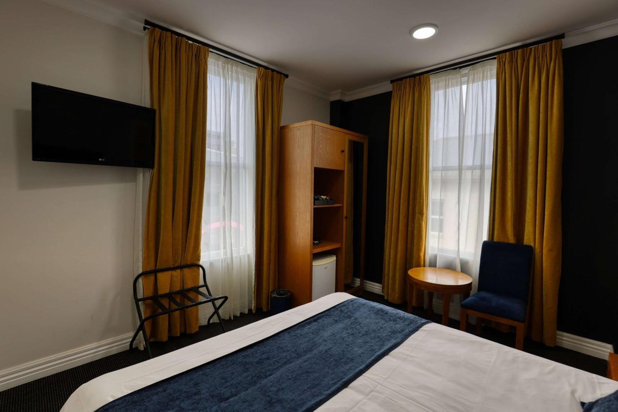 Ramada By Wyndham, Hamilton City Center Esterno foto
