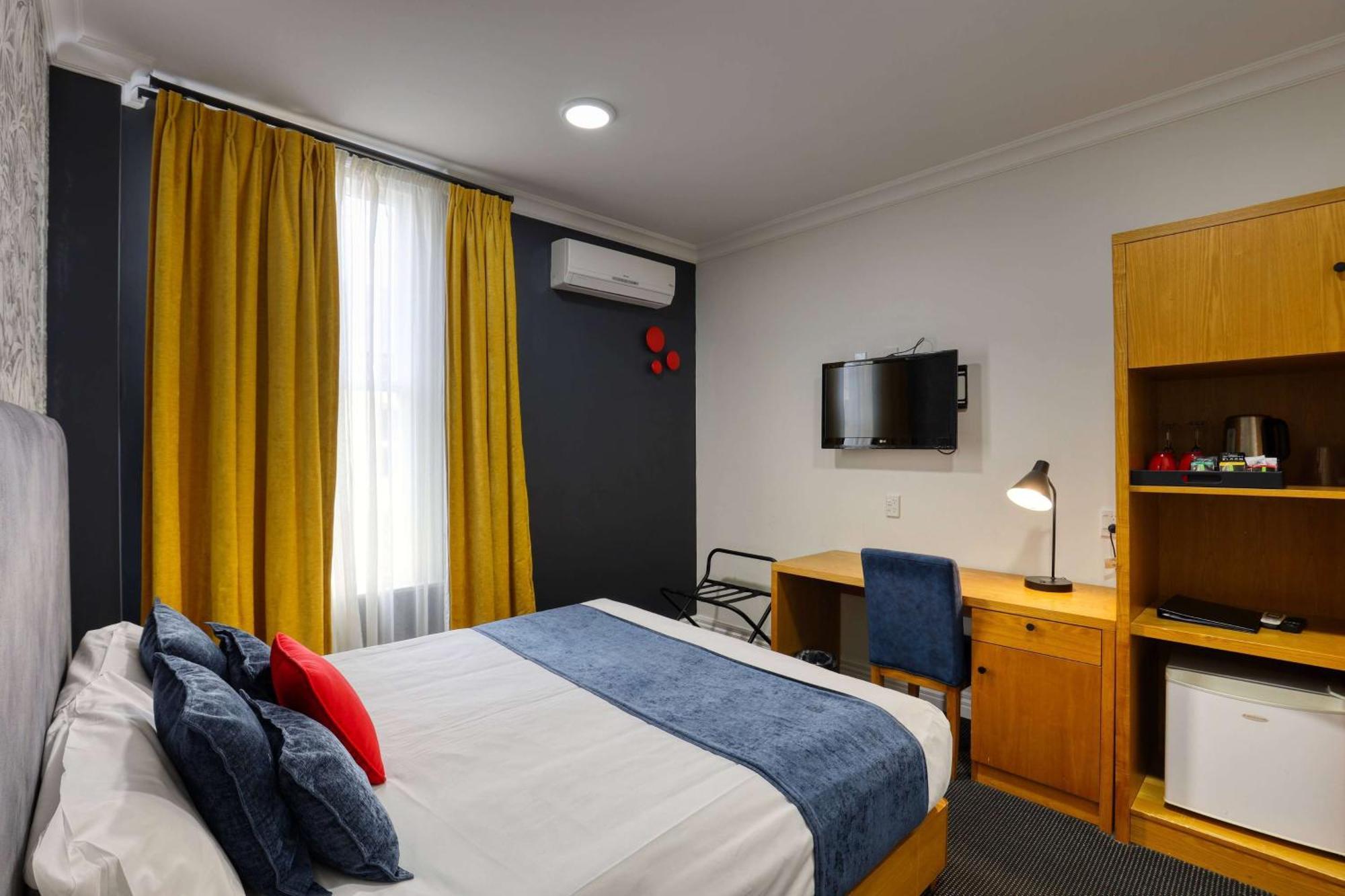 Ramada By Wyndham, Hamilton City Center Esterno foto
