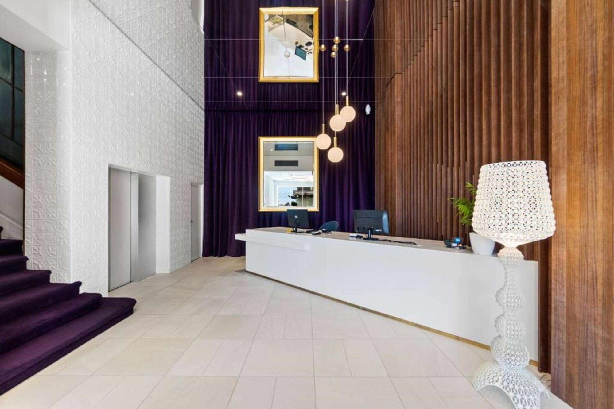Ramada By Wyndham, Hamilton City Center Esterno foto