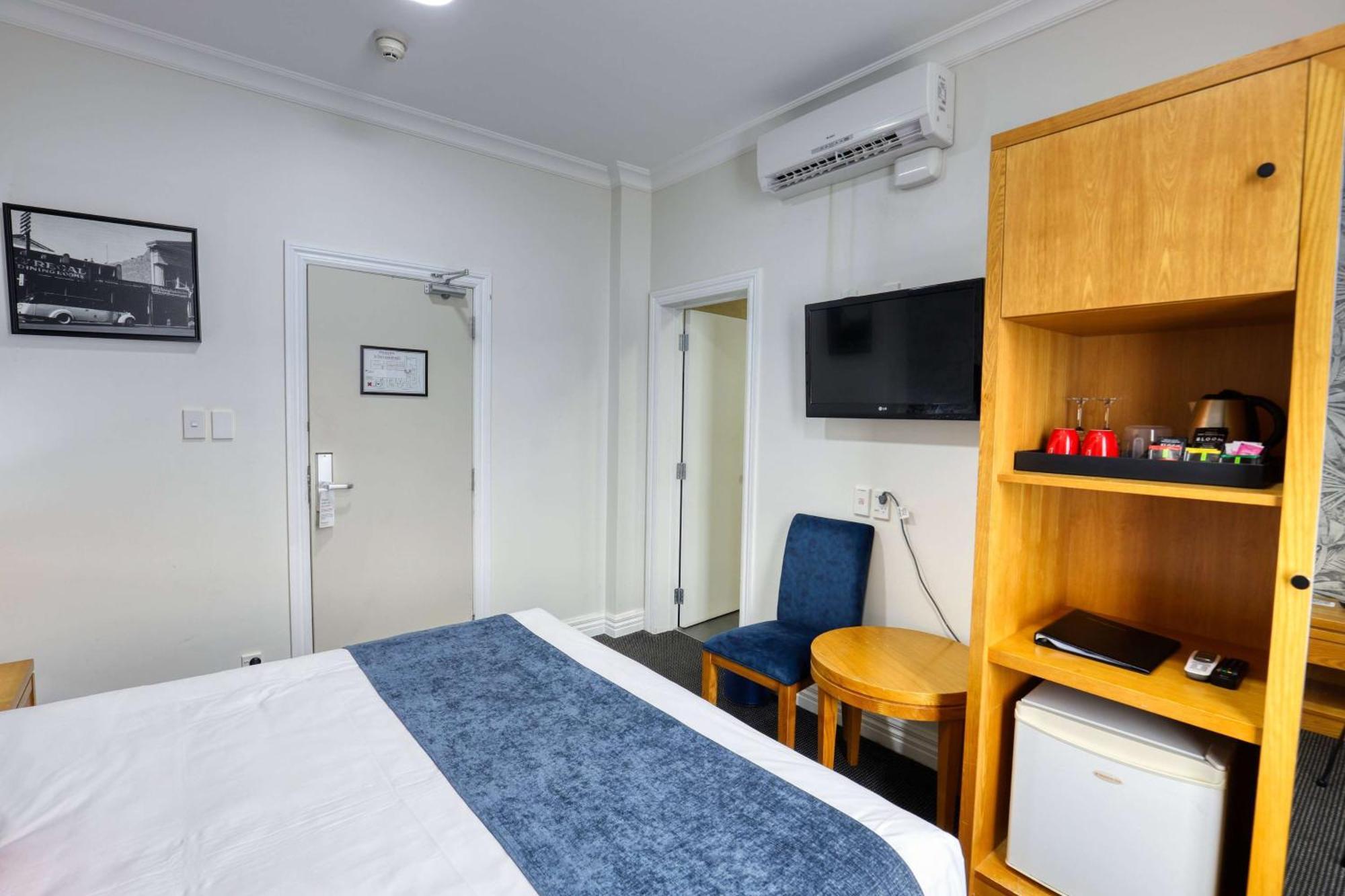 Ramada By Wyndham, Hamilton City Center Esterno foto