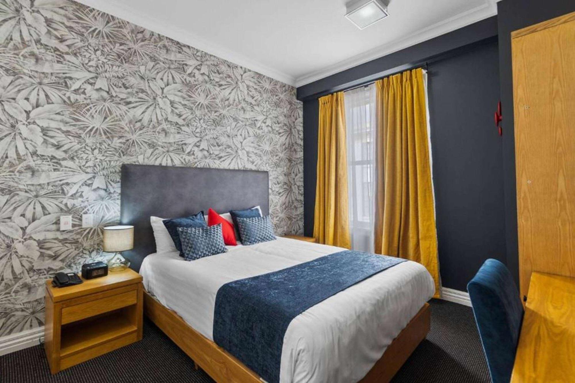 Ramada By Wyndham, Hamilton City Center Esterno foto