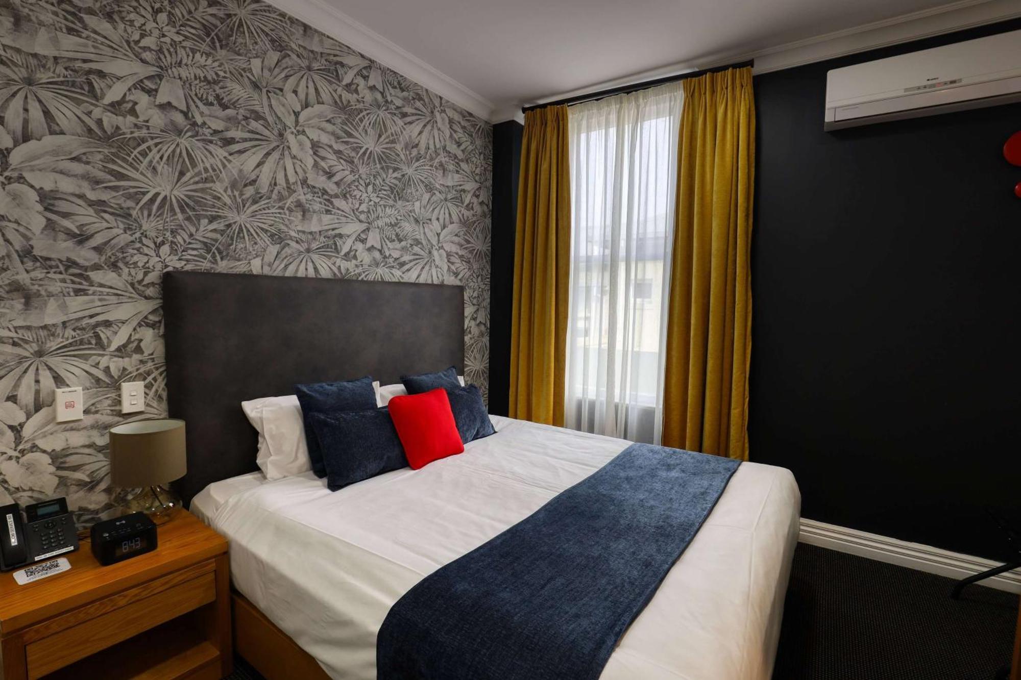 Ramada By Wyndham, Hamilton City Center Esterno foto