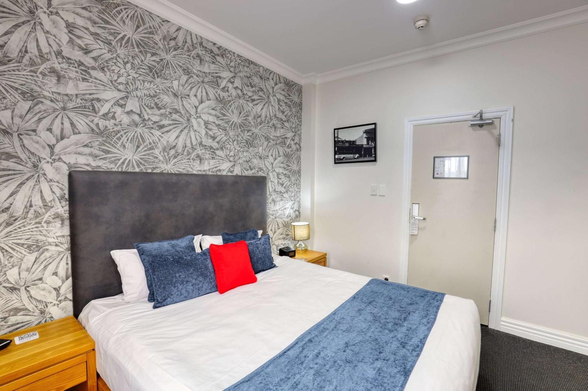 Ramada By Wyndham, Hamilton City Center Esterno foto