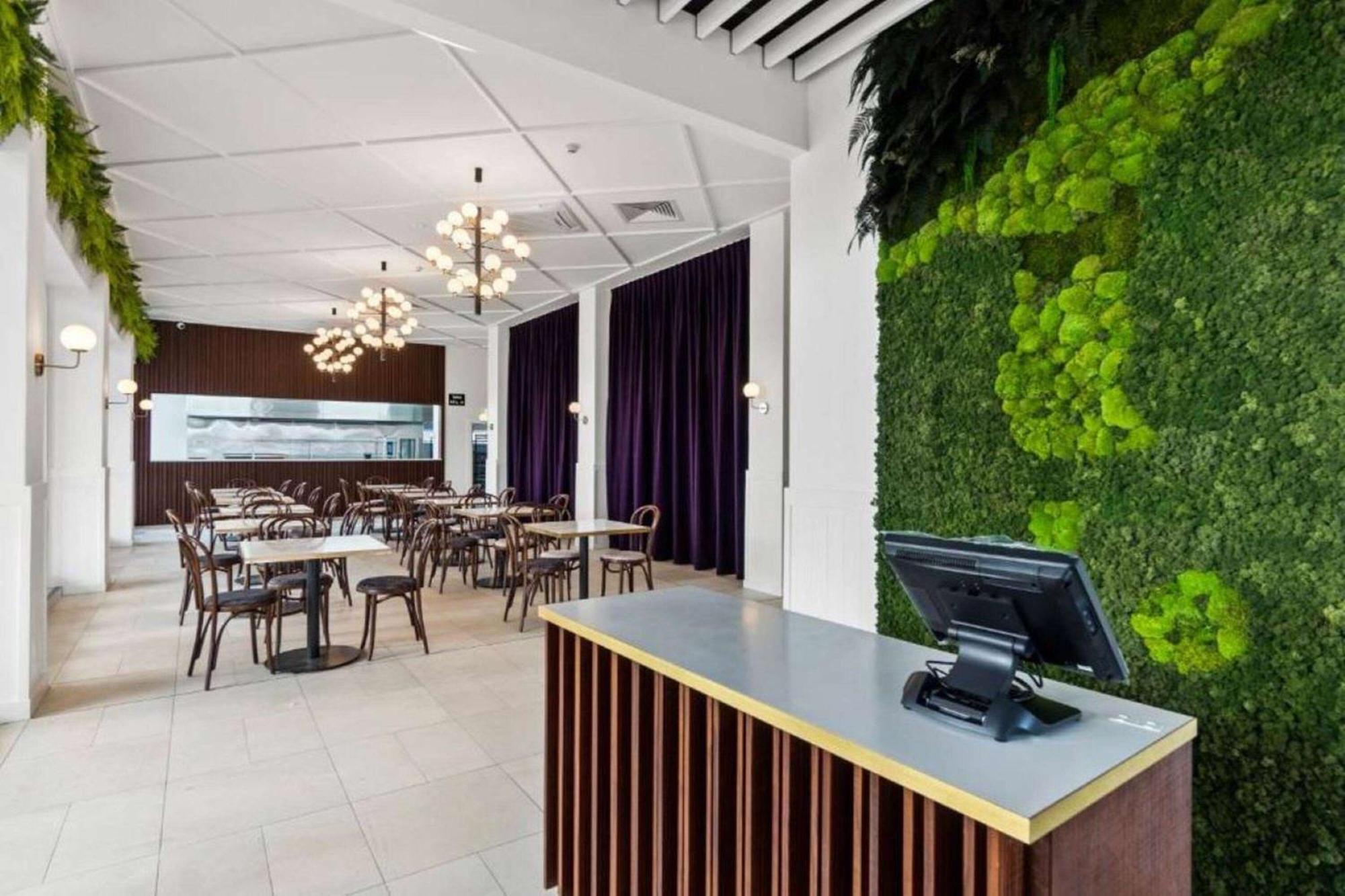 Ramada By Wyndham, Hamilton City Center Esterno foto
