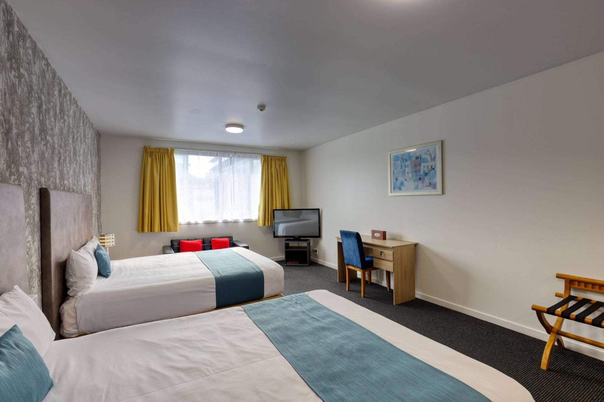 Ramada By Wyndham, Hamilton City Center Esterno foto